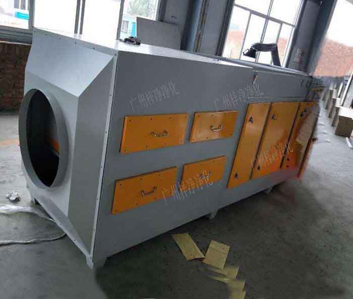 空氣過(guò)濾箱它也可以叫增壓新風(fēng)柜，新風(fēng)過(guò)濾箱