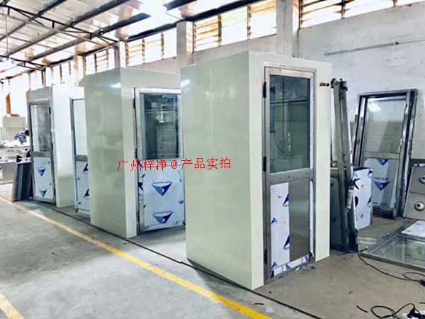 在工業(yè)生產(chǎn)過程中，風(fēng)淋室作為一種重要的凈化設(shè)備