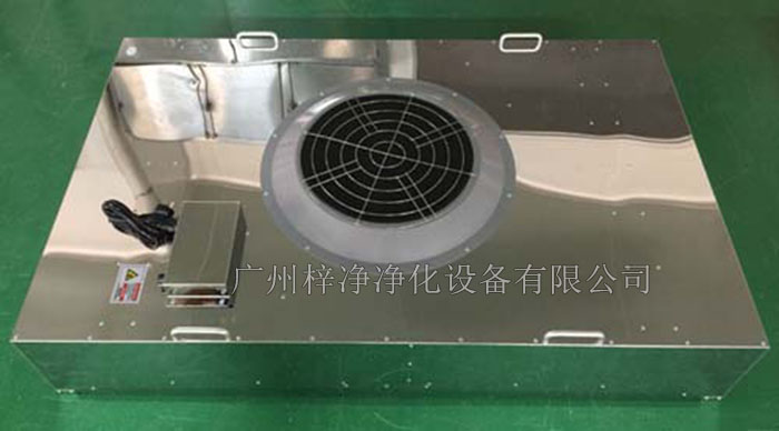 不銹鋼FFU廣泛應(yīng)用于電子、醫(yī)藥、生物工程、食品、化妝品等行業(yè)，如半導(dǎo)體生產(chǎn)線、藥品生產(chǎn)車間、實驗室、手術(shù)室等，為各類潔凈室提供穩(wěn)定的空氣潔凈度保障。