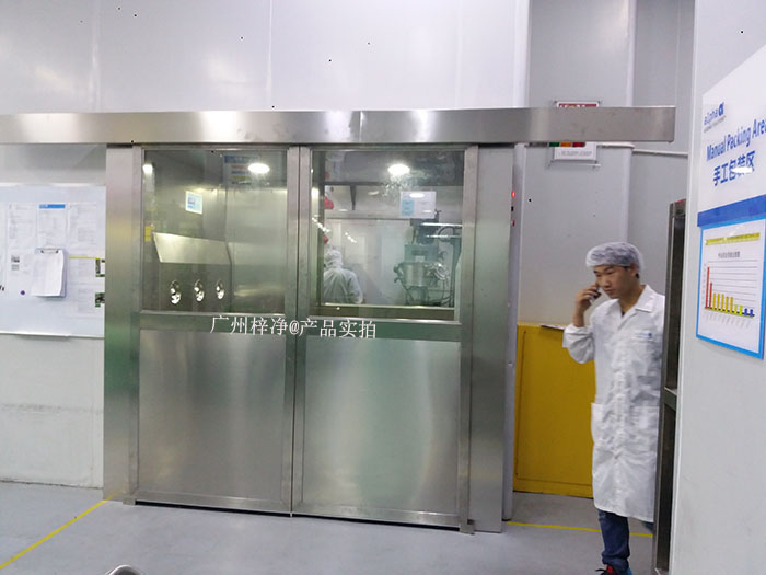 自動平開門風(fēng)淋室的價格與其尺寸和容量直接相關(guān) 自動平開門風(fēng)淋室的價格與其尺寸和容量直接相關(guān)