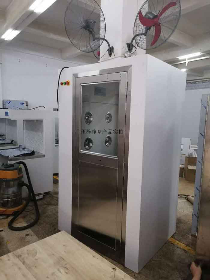 定期檢查風淋室的各個部件，如門密封、風速、風量和控制系統(tǒng)，確保其正常運行。