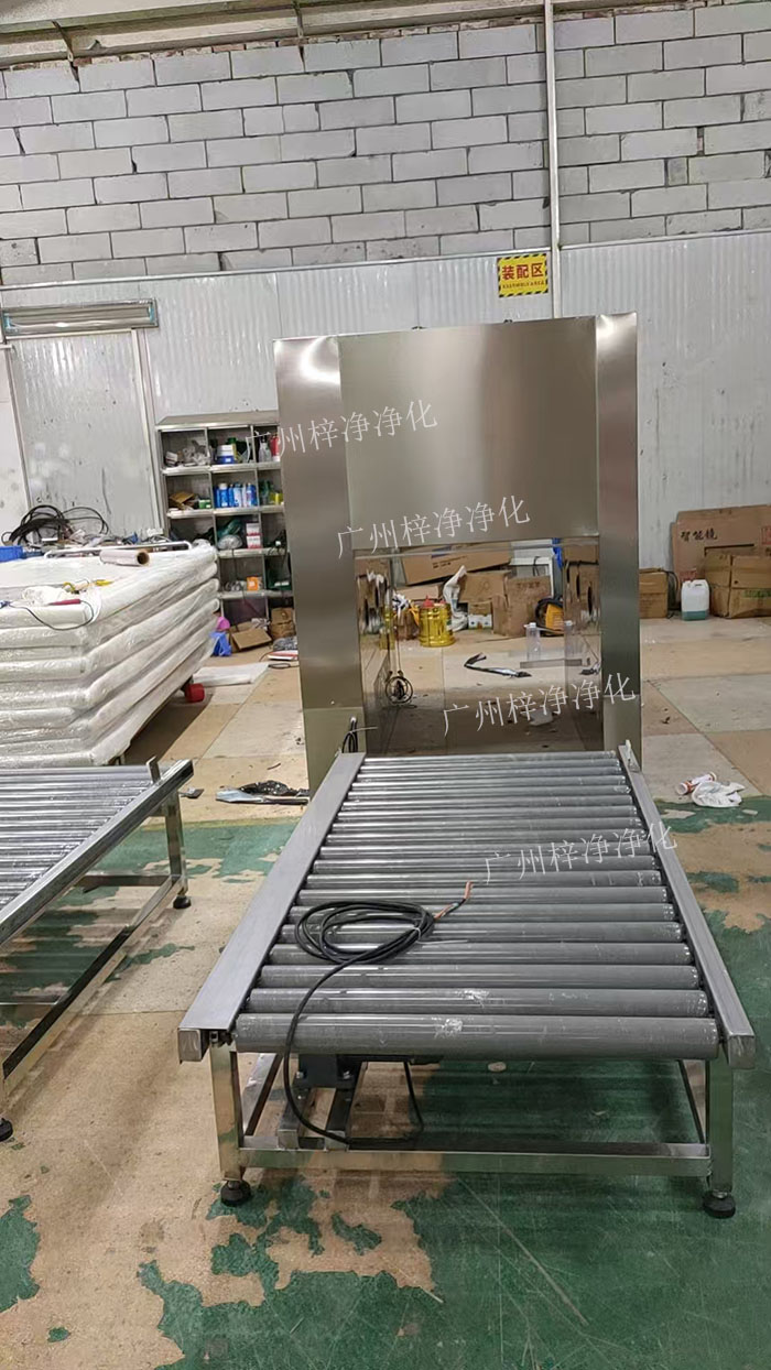 自動(dòng)門層流傳遞窗可配合輸送線兩端設(shè)有自動(dòng)門，實(shí)現(xiàn)物品的自動(dòng)進(jìn)出，減少人工操作。