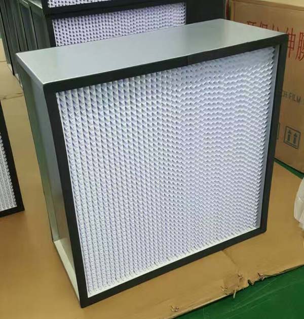 HEPA高效過(guò)濾器能夠過(guò)濾掉0.3微米以上的微粒，對(duì)于大多數(shù)潔凈室的要求已經(jīng)足夠。