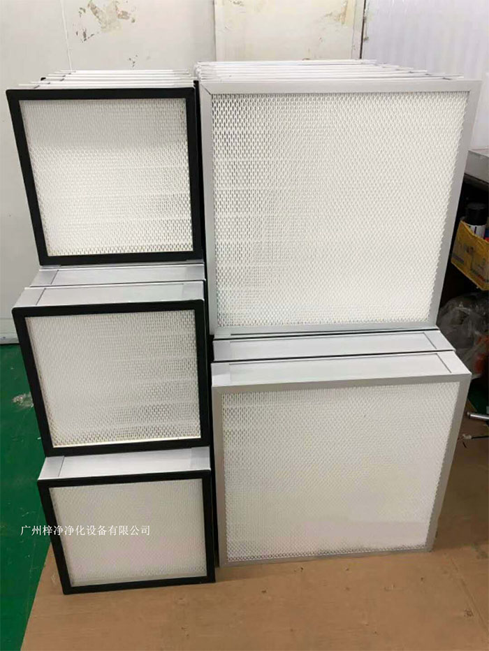 ULPA高效過(guò)濾器適用于對(duì)潔凈度要求極高的領(lǐng)域，如生物制藥、半導(dǎo)體潔凈室等。